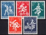 1958  "Voor het Kind": Spielen im Freien