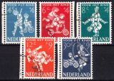 1958  "Voor het Kind": Spielen im Freien