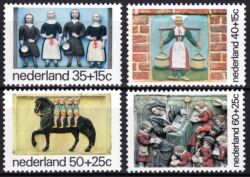 1975  "Voor het Kind": Historische Fassadenziersteine