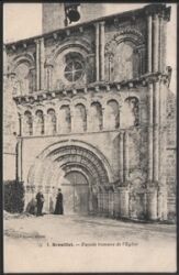 Frankreich - Breuillet , Facade romane de lÈglise