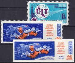 1965  Flug des Raumschiffes Woschod II